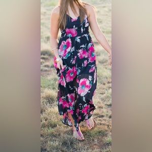 Floral Maxi Dress, lined. Size Medium. Perfect condition!